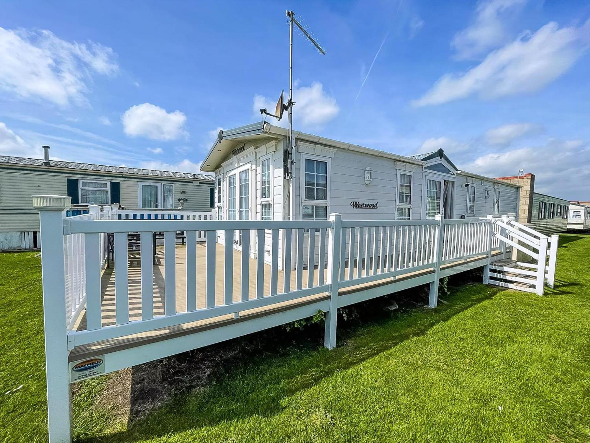 Lovely Caravan With Large Decking At Naze Marine Holiday Park Ref 17306Br Walton-on-the-Naze Luaran gambar