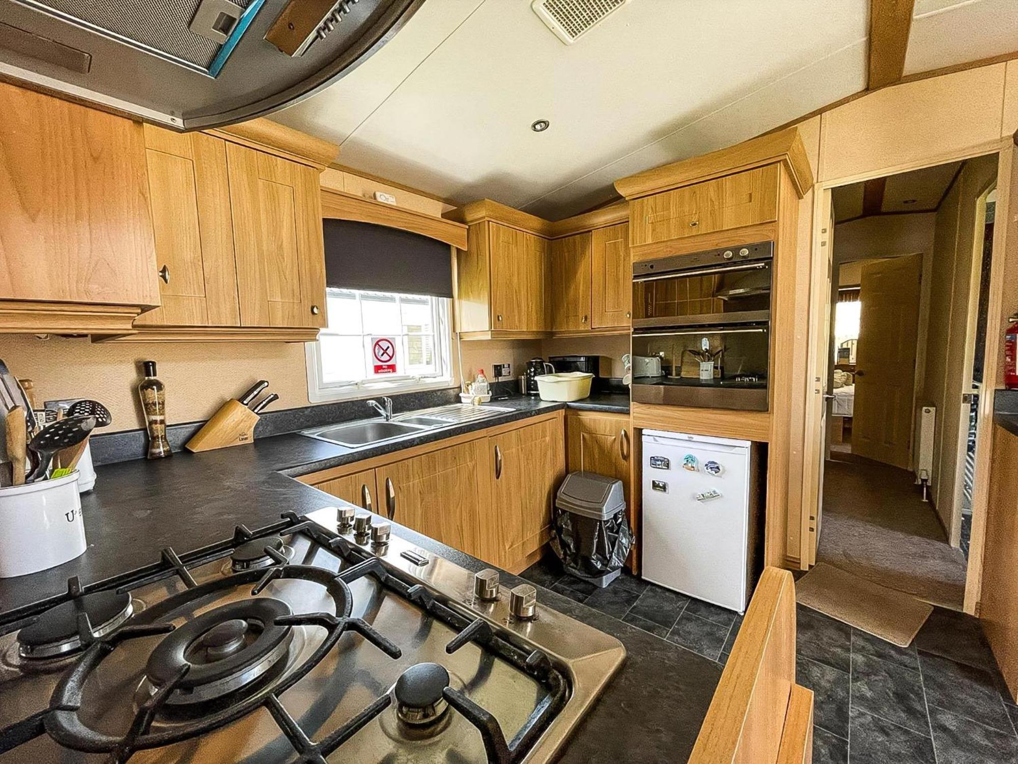 Lovely Caravan With Large Decking At Naze Marine Holiday Park Ref 17306Br Walton-on-the-Naze Luaran gambar
